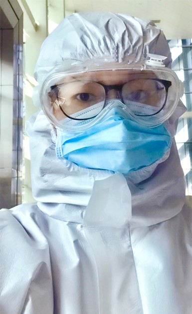 Cui trabaja en un hospital temporal de Wuhan, febrero del 2020. (Foto: China Daily) 
