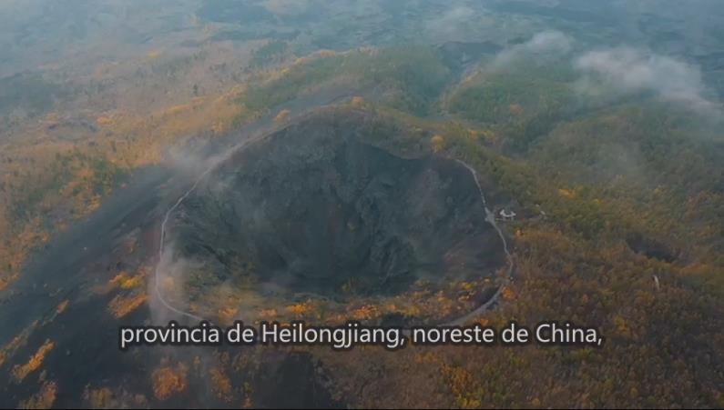 Magníficas vistas desde un dron de un gigantesco grupo de volcanes en Heilongjiang, al noreste de China