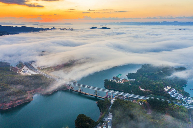 El puente Jinfeng del tramo Chun'an de la autopista, condado Qian Huang, Hangzhou, provincia de Zhejiang, 19 de noviembre del 2020. (Foto: Wang Jiancai / Pueblo en Línea)