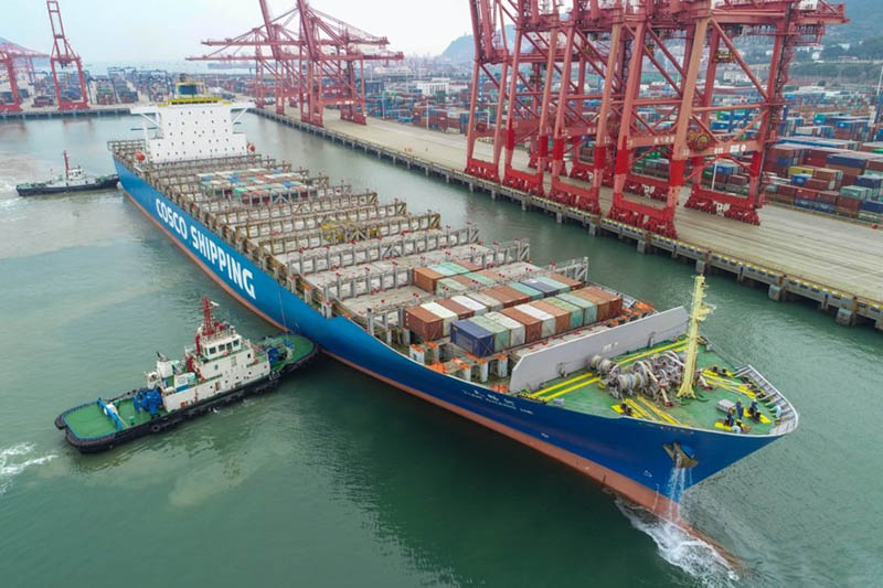 Gran buque portacontenedores atracando en la terminal del puerto de Lianyungang, provincia de Jiangsu, 13 de octubre del 2020. (Foto: Wang Jianmin/ Pueblo en Línea)