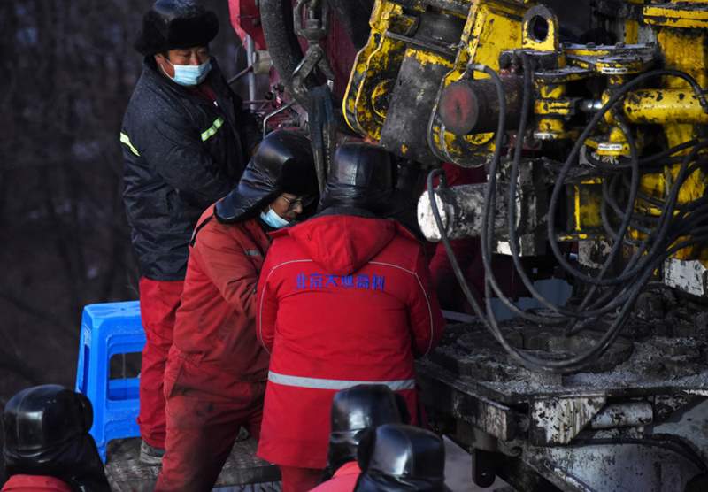 Continúan los trabajos de rescate en la mina de oro de Hushan, en Qixia, provincia de Shandong. Desde el 10 de enero hay 22 mineros atrapados bajo tierra. (Foto: Wang Kai/ Xinhua)