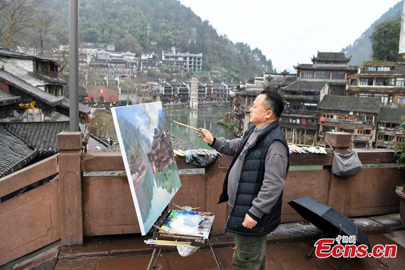 Foto tomada el 16 de febrero de 2021 muestra una hermosa vista de la aldea de Fenghuang en la prefectura autónoma Tujia y Miao de Xiangxi, provincia de Hunan en China (Foto: Servicio de Noticias de China / Yang Huafeng).