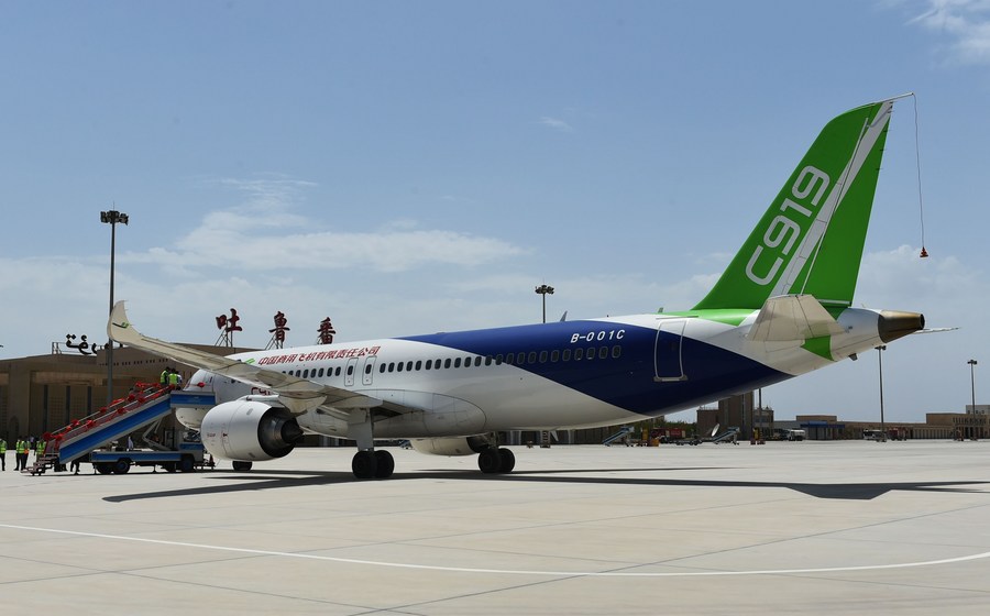 Avión de pasajeros C919 aterriza en el aeropuerto de Turpan Jiaohe en Turpan, región autónoma de Xinjiang Uygur, 28 de junio del 2020. (Foto: Liu Jian/ Xinhua)