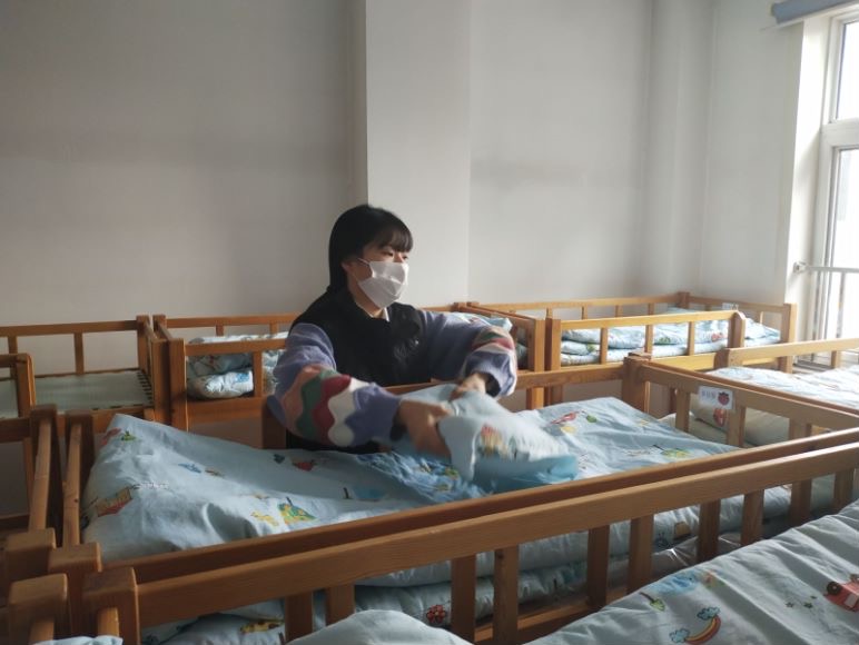 Todos los estudiantes de guarderías, además de escuelas primarias y secundarias en Beijing comenzaron su semestre de primavera presencial el lunes. [Proporcionado a chinadaily.com.cn]