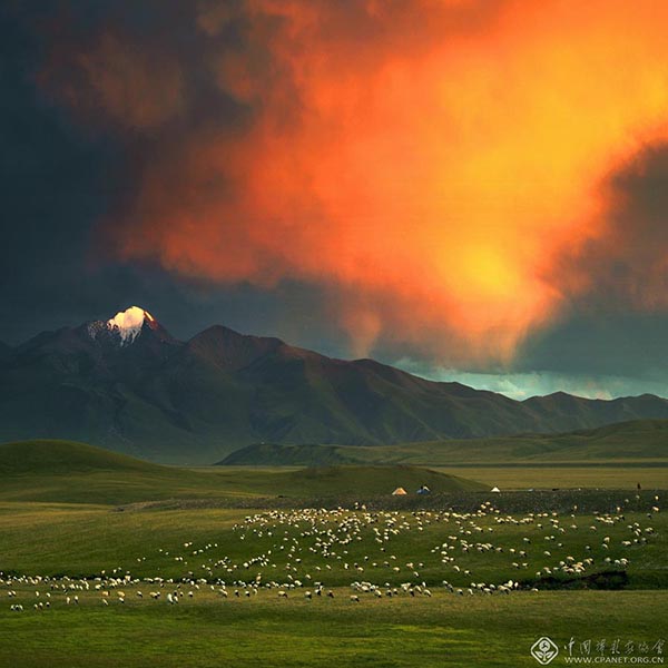 Pico Khan Tengri, Xinjiang. [Foto: Li Xueliang/cpanet.org.cn]