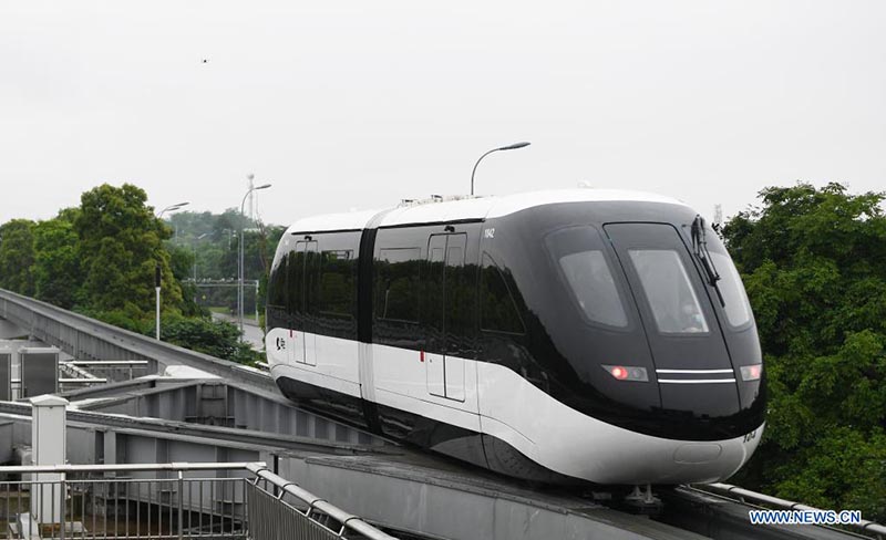 Ultramoderno SkyShuttle de conducción autónoma inicia operaciones en Chongqing