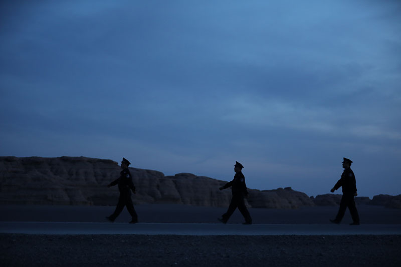 Caso excepcional: construyen estación de policía en forma de cueva en Dunhuang