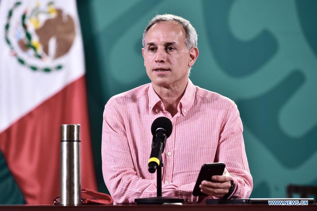 El subsecretario de Prevención y Promoción de la Salud de México, Hugo López-Gatell, habla durante una conferencia de prensa sobre la enfermedad del nuevo coronavirus (COVID-19), en Palacio Nacional, en la Ciudad de México, capital de México, el 26 de abril de 2021. (Xinhua/Str)