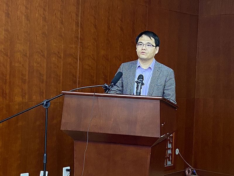Dr. Ke Chunxiao, editor jefe adjunto de CNKI, dio un discurso. (Foto: Wu Sixuan)