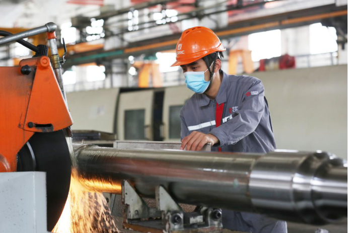El 2 de marzo de 2021, los trabajadores aceleraron la producción de los productos pedidos en las instalaciones de producción de CRRC Yangtze Tongling Vehicle Co., Ltd. en el distrito Yi'an de la ciudad de Tongling, provincia de Anhui. (Mei Jianguang / Pueblo en Línea)
