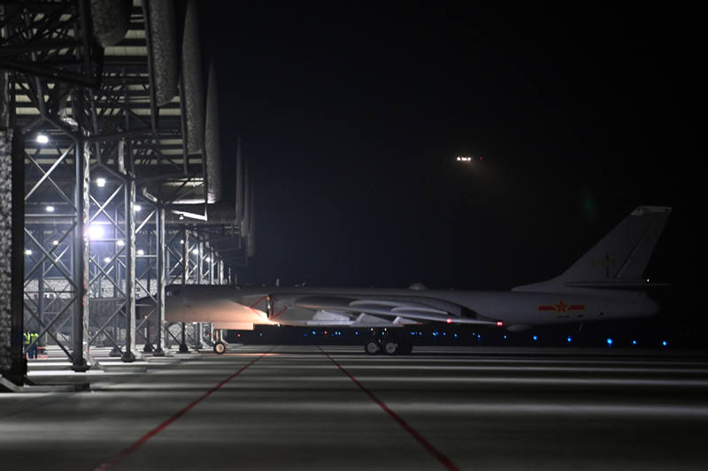 Un avión militar regresa a su hangar en un aeropuerto de la provincia de Shaanxi, 25 de marzo del 2021. 