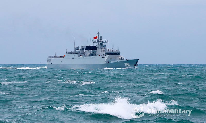 Fragatas navales chinas en entrenamiento de combate