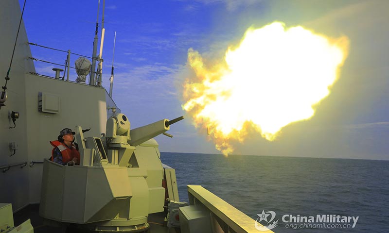 Fragatas navales chinas en entrenamiento de combate