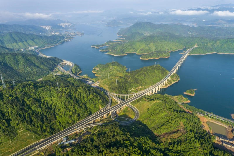 Sección de la autopista Qiandaohu-Huangshan en Hangzhou, provincia oriental china de Zhejiang, 7 de mayo del 2021. (Foto: Wang Jiancai/ Pueblo en Línea)