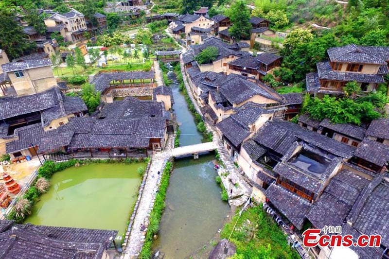 El histórico y tradicional Longtan se revitaliza entre verdes montañas