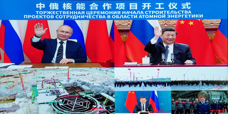 El presidente chino, Xi Jinping, y su homólogo ruso, Vladimir Putin, presencian la ceremonia de inicio de obras de un proyecto bilateral de cooperación en energía nuclear, la planta de energía nuclear de Tianwan y la planta de energía nuclear de Xudapu, a través de un enlace de video, en Beijing, capital de China, el 19 de mayo de 2021. (Xinhua/Yue Yuewei)