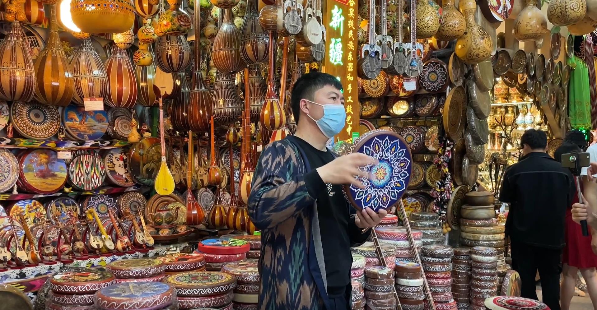 Maravillas de Xinjiang en el Gran Bazar Internacional de Urumqi