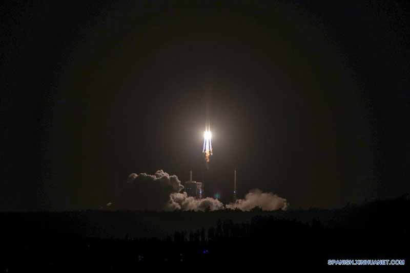 WENCHANG, 29 mayo, 2021 (Xinhua) -- El cohete Gran Marcha-7 Y3, que transporta a la nave espacial de carga Tianzhou-2, despega desde el sitio de lanzamiento de naves espaciales de Wenchang, en la provincia de Hainan, en el sur de China, el 29 de mayo de 2021. China lanzó el sábado la nave espacial de carga Tianzhou-2, que tiene previsto acoplarse al módulo central de la estación espacial Tianhe para entregar suministros, equipos y propelente. (Xinhua/Guo Wenbin)