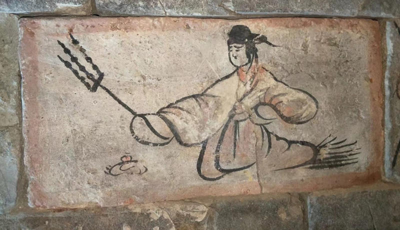 Un mural pintado sobre un ladrillo de una tumba. [Foto / chinadaily.com.cn]