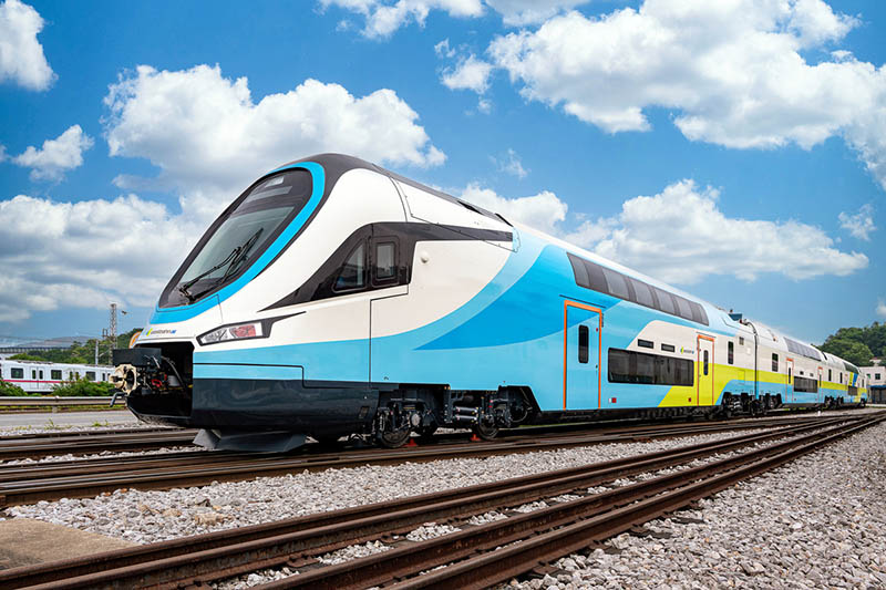 Trenes chinos de dos niveles salen de la línea de producción de Zhuzhou, provincia de Hunan, rumbo hacia Europa, 7 de junio del 2021. [Foto: proporcionada a China Daily]