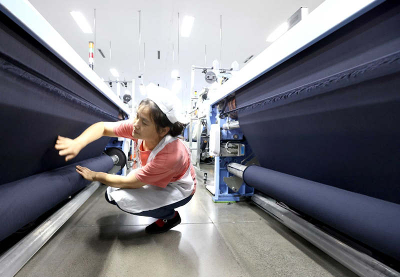 Taller textil inteligente en la provincia de Jiangsu, 24 de mayo del 2021. [Foto: Xinhua]