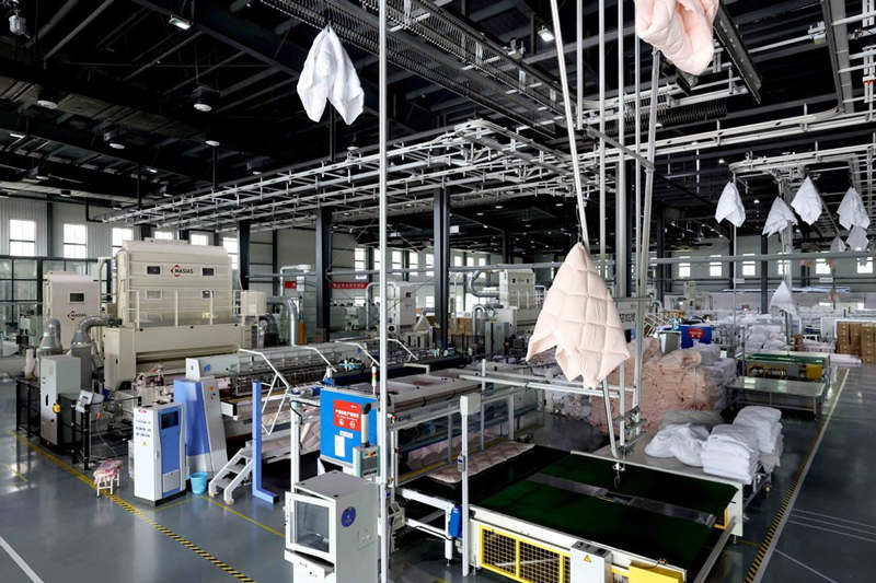 Vista interior de una fábrica inteligente en un parque industrial de Changsha, provincia de Hunan, 27 de mayo del 2021. [Foto: Xinhua]