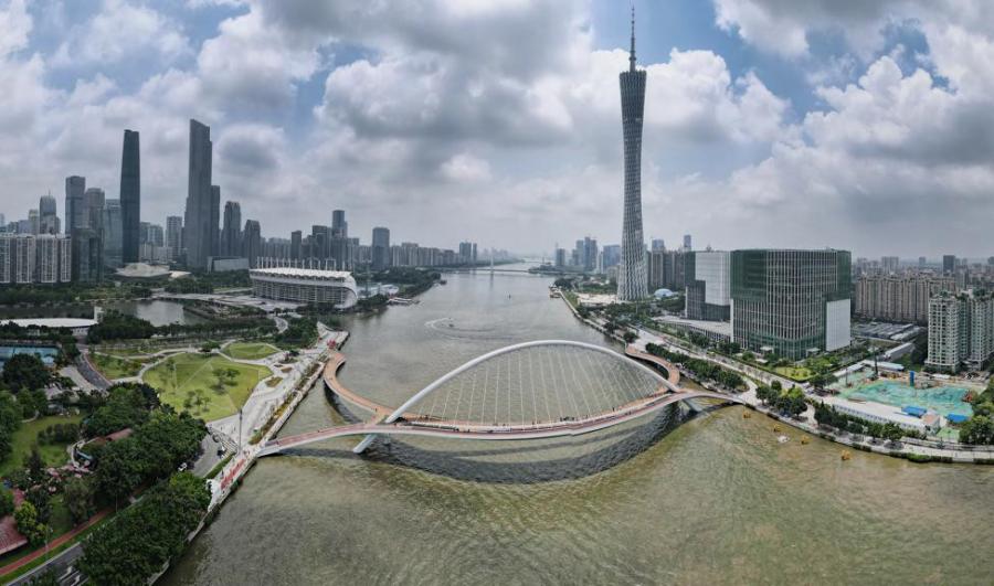 El nuevo puente peatonal Haixin tiene una longitud total de 488 metros - 198 metros sobre el agua- y un ancho de 15 metros. (Foto: China Daily/ Zheng Erqi)