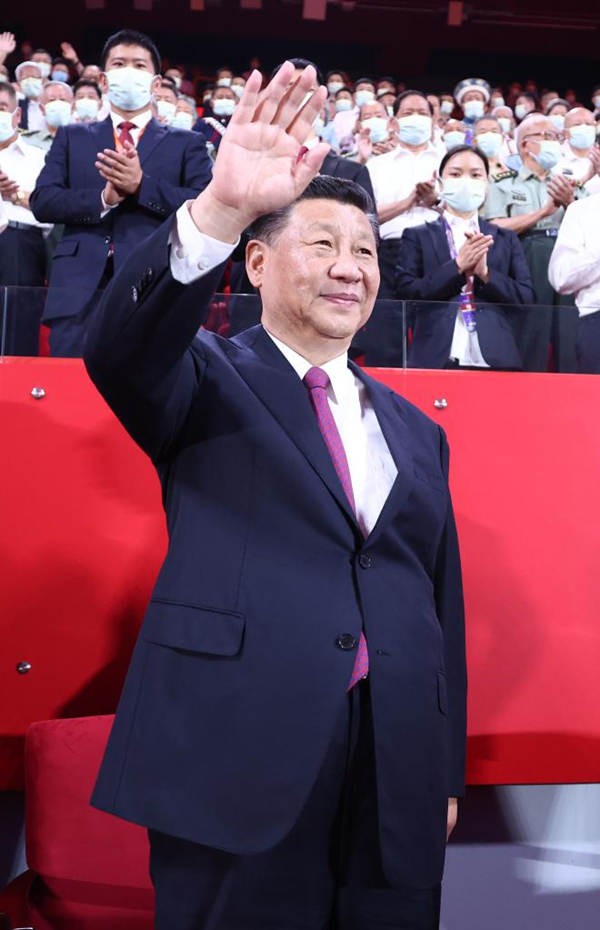 Un espectáculo artístico llamado "La Gran Expedición" se lleva a cabo para celebrar el centenario de la fundación del Partido Comunista de China en el Estadio Nacional, en Beijing, capital de China, en la noche del 28 de junio de 2021. Los líderes del Partido y el Estado Xi Jinping, Li Keqiang, Li Zhanshu, Wang Yang, Wang Huning, Zhao Leji, Han Zheng y Wang Qishan se unieron a cerca de 20.000 personas para ver el espectáculo. (Xinhua/Ju Peng)