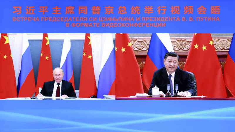 El presidente chino, Xi Jinping, sostiene conversaciones con el presidente ruso, Vladimir Putin, a través de un enlace de vídeo, en Beijing, capital de China, el 28 de junio de 2021. (Xinhua/Ding Lin)