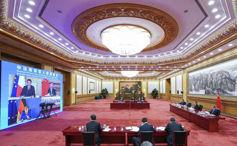 BEIJING, 5 julio, 2021 (Xinhua) -- El presidente chino, Xi Jinping, celebra una cumbre virtual con el presidente de Francia, Emmanuel Macron, y con la canciller de Alemania, Angela Merkel, en Beijing, capital de China, el 5 de julio de 2021. (Xinhua/Yin Bogu)