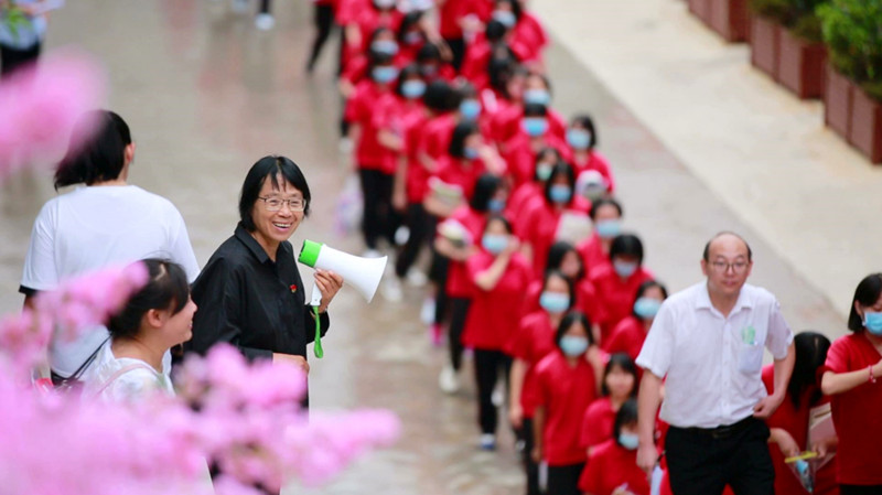 Zhang en la escuela. (Foto: Yunnan Daily)