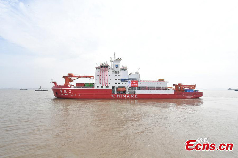 El buque rompehielos de investigación de China Xuelong 2 zarpa de Shanghai hacia el Ártico el 12 de julio de 2021. (Foto proporcionada al Servicio de Noticias de China por el Ministerio de Recursos Naturales)