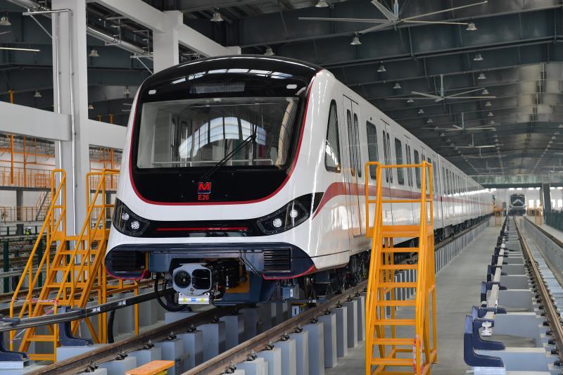 Nuevo tren para el metro autónomo con el más alto nivel de automatización en Wuhan, provincia de Hubei. [Foto: proporcionada a China Daily]