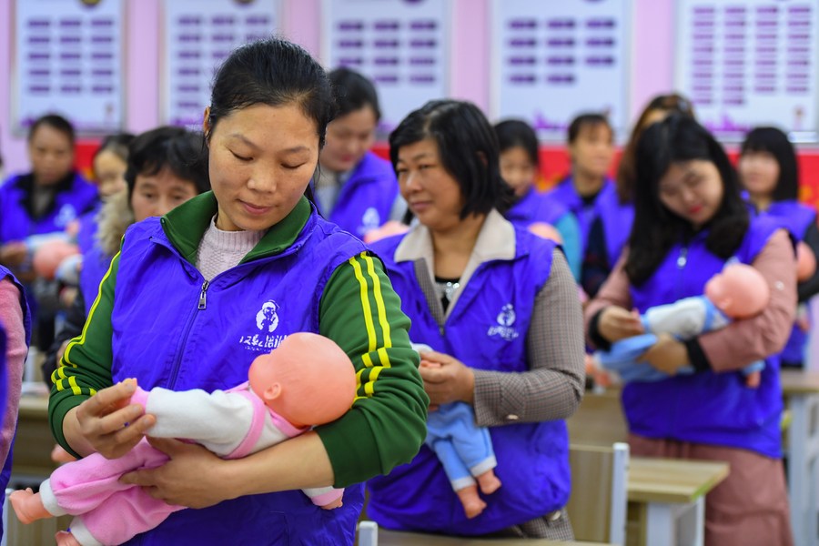 China emite decisión sobre política del tercer hijo y medidas de apoyo