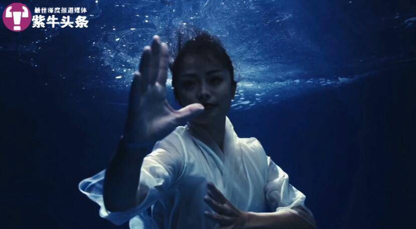 Long Jiaoer practica Tai Chi bajo el agua. (Foto: cortesía del entrevistado)