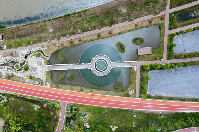 Una vista aérea de Land of Starry Sky (Tierra del Cielo Estrellado), el parque más grande que ofrece gestión sostenible de inundaciones urbanas en Shanghai. [Foto proporcionada a chinadaily.com.cn]