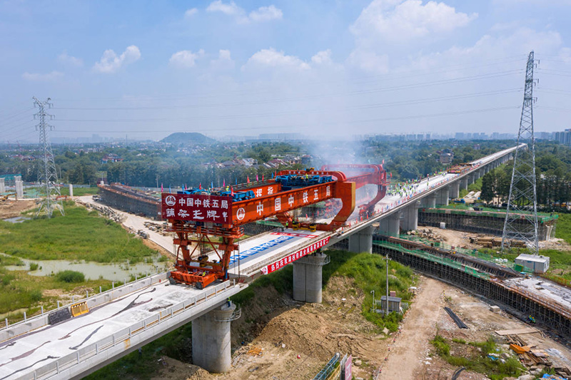 Construcción del ferrocarril Huzhou-Hangzhou, provincia de Zhejiang, 29 de agosto del 2021. [Foto proporcionada a chinadaily.com.cn]
