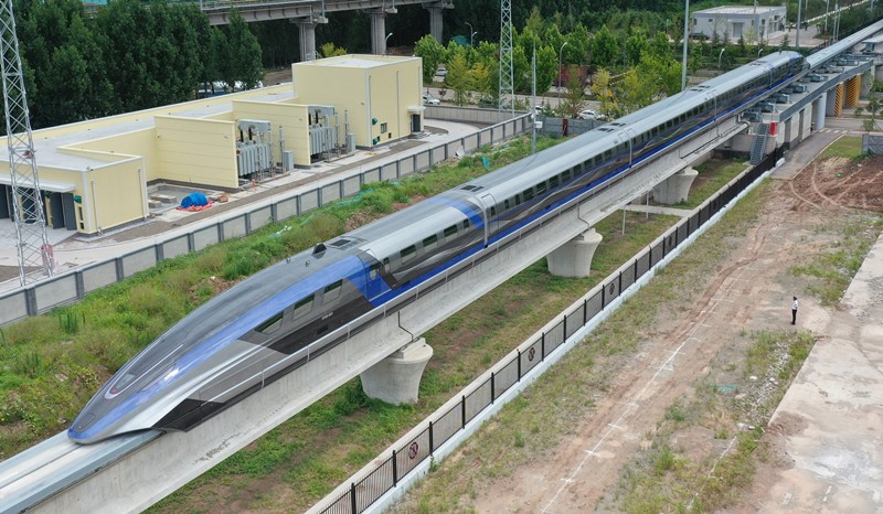 El 20 de julio del 2021, el sistema de transporte maglev de alta velocidad de 600 kilómetros por hora salió de la línea de ensamblaje en Qingdao, provincia de Shandong. Este es el primer sistema de transporte maglev de alta velocidad del mundo que está diseñado para alcanzar los 600 kilómetros por hora. (Foto: Zhang Jingang/ Pueblo en Línea)