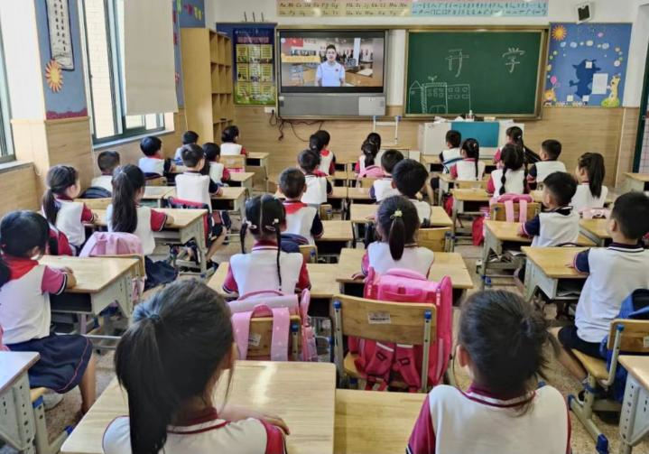 China evitará cargas de trabajo excesivas para estudiantes jóvenes