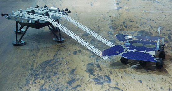 El 4 de diciembre de 2020, la foto muestra el modelo del primer módulo de aterrizaje Tianwen-1 y el primer robot marciano Zhurong en la Exposición Internacional de la Industria del Transporte Inteligente 2020 en la ciudad de Hangzhou, provincia de Zhejiang, al este de China. (Long Wei / Pueblo en Línea)