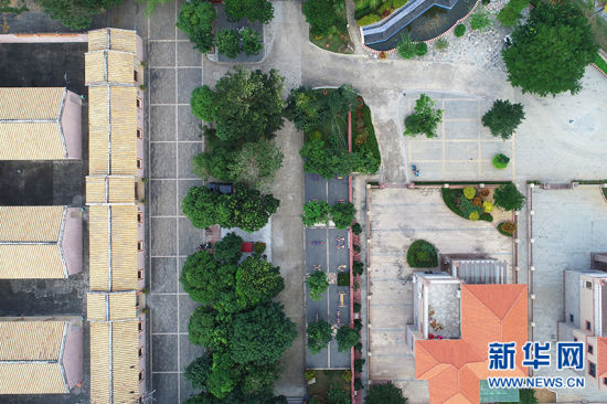 La foto aérea muestra casas en la aldea Haosheng, ciudad de Wenchang, provincia de Hainan en el sur de China. (Xinhua / Li Duojiang)