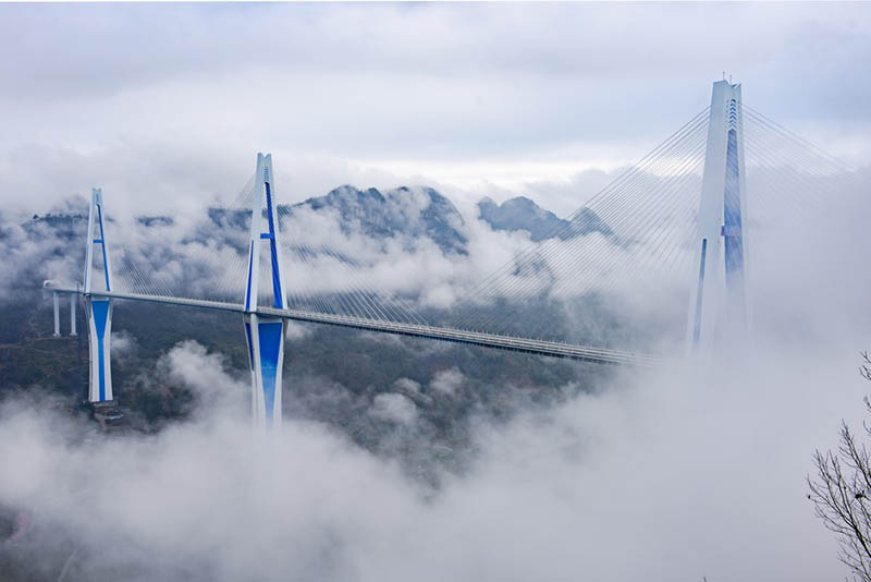 Foto tomada el 30 de diciembre de 2019 muestra el puente Pingtang en la provincia de Guizhou, suroeste de China. (Xinhua / Liu Xu)