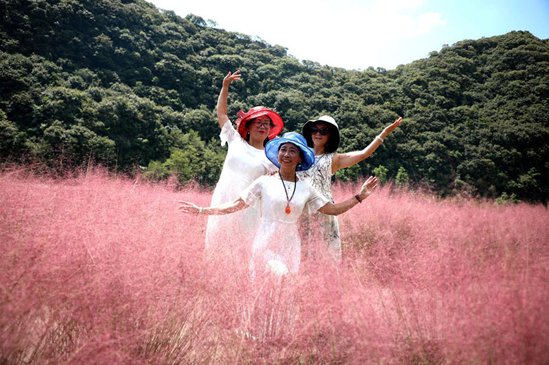 Mujeres posan en el condado de Changshun, provincia de Guizhou. [Foto: China Daily]
