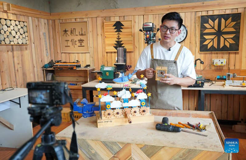 Fabulosas instalaciones mecánicas de madera nacen en Shijiazhuang, Hebei
