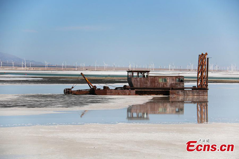 Imágenes de un paisaje otoñal de ensueño en el lago salado de Caka en Qinghai