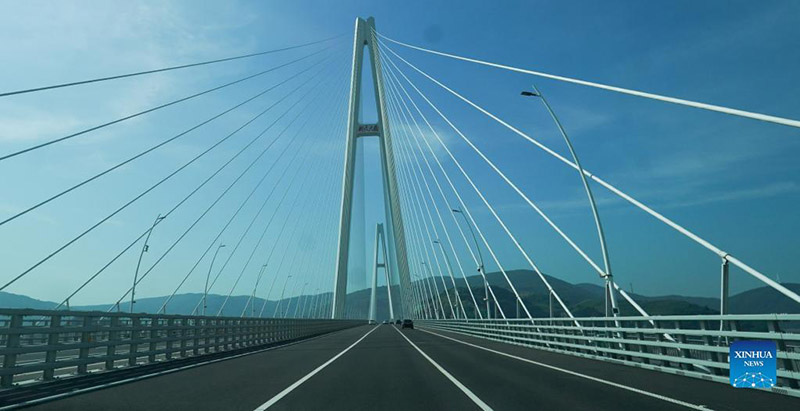 Abren al tráfico dos nuevos puentes sobre el río Yangtze 