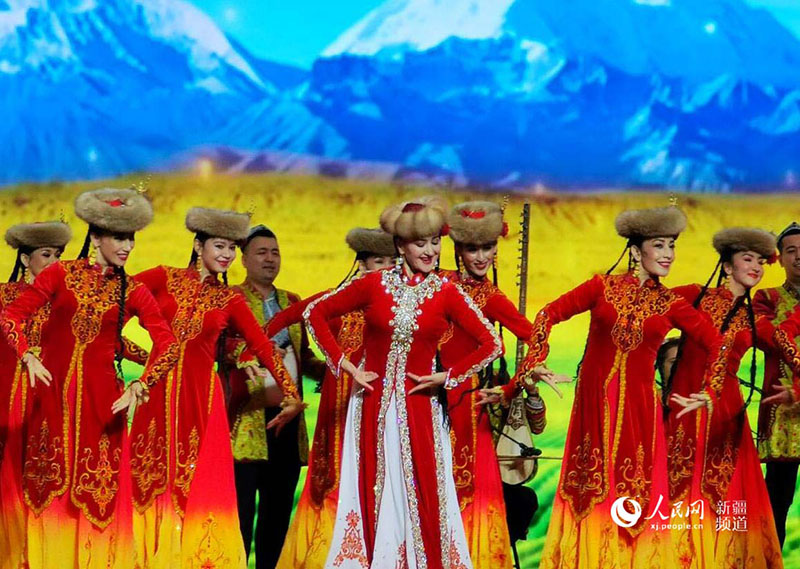Tesoros intangibles de 19 provincias y ciudades muestran el encanto de la cultura tradicional de Xinjiang