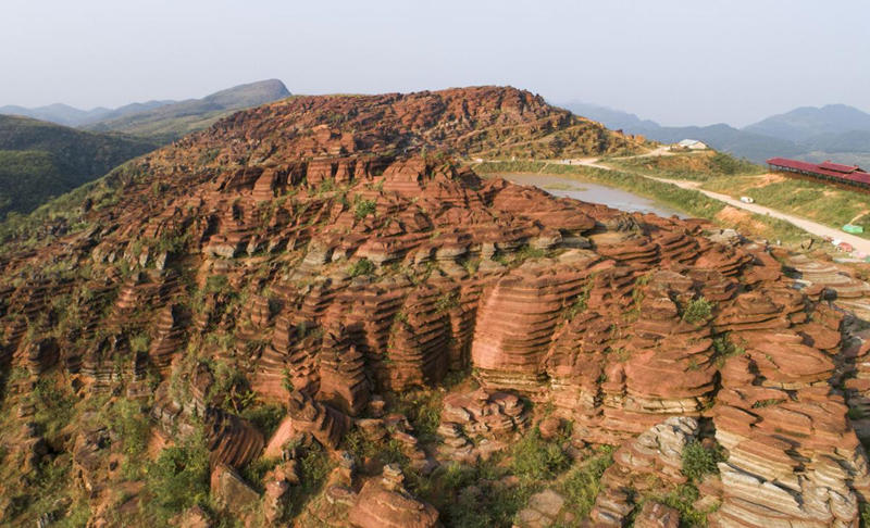 Fascinante bosque de piedra roja revela su vibrante antigüedad en Guizhou
