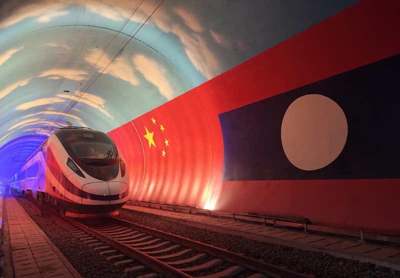 Tren bala para el ferrocarril China-Laos llega a Vientiane