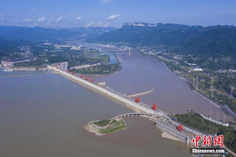 El nivel del agua del embalse de las Tres Gargantas alcanzó los 173,55 metros a las 2 p.m. del 19 de octubre de 2021 (Foto: China News Service / Nie Shuang).